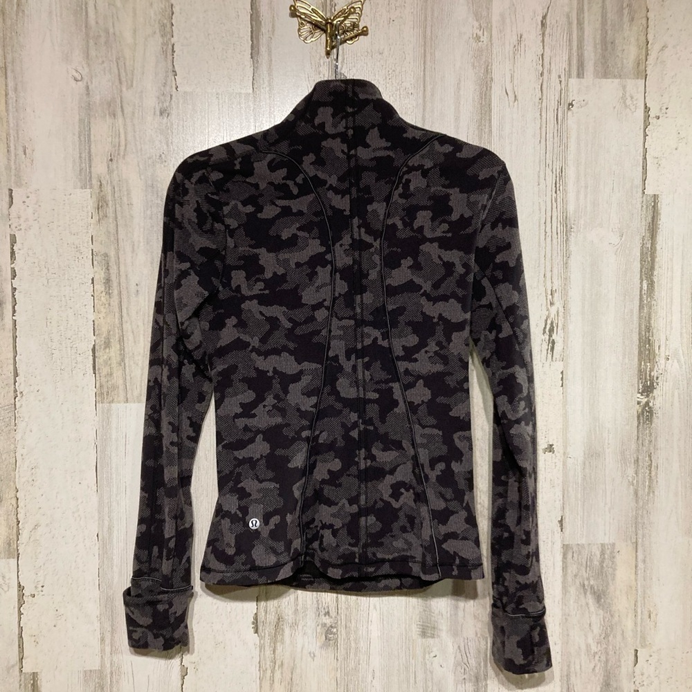 Lululemon Grey Black Camo Run Briskly 1/2 Zip Size 6 - Picture 11 of 13